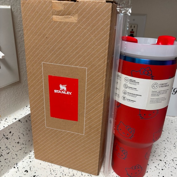 Stanley Red Hello Kitty Quencher H2.0 Tumbler - Picture 5 of 7